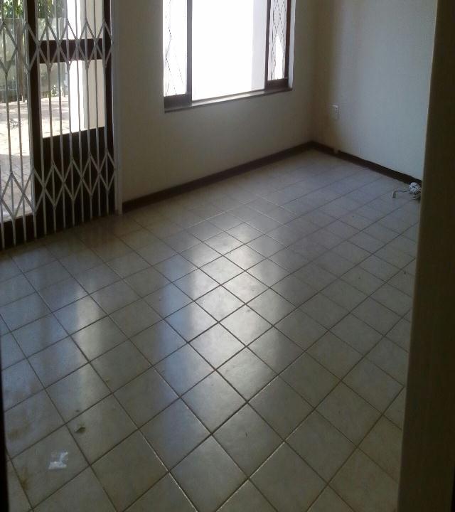 Spacious Duplex consisting of 3 Bedrooms,2.5 Bathrooms,lounge,kitchen,laundry,undercover balcony,patio,courtyard and remote access.